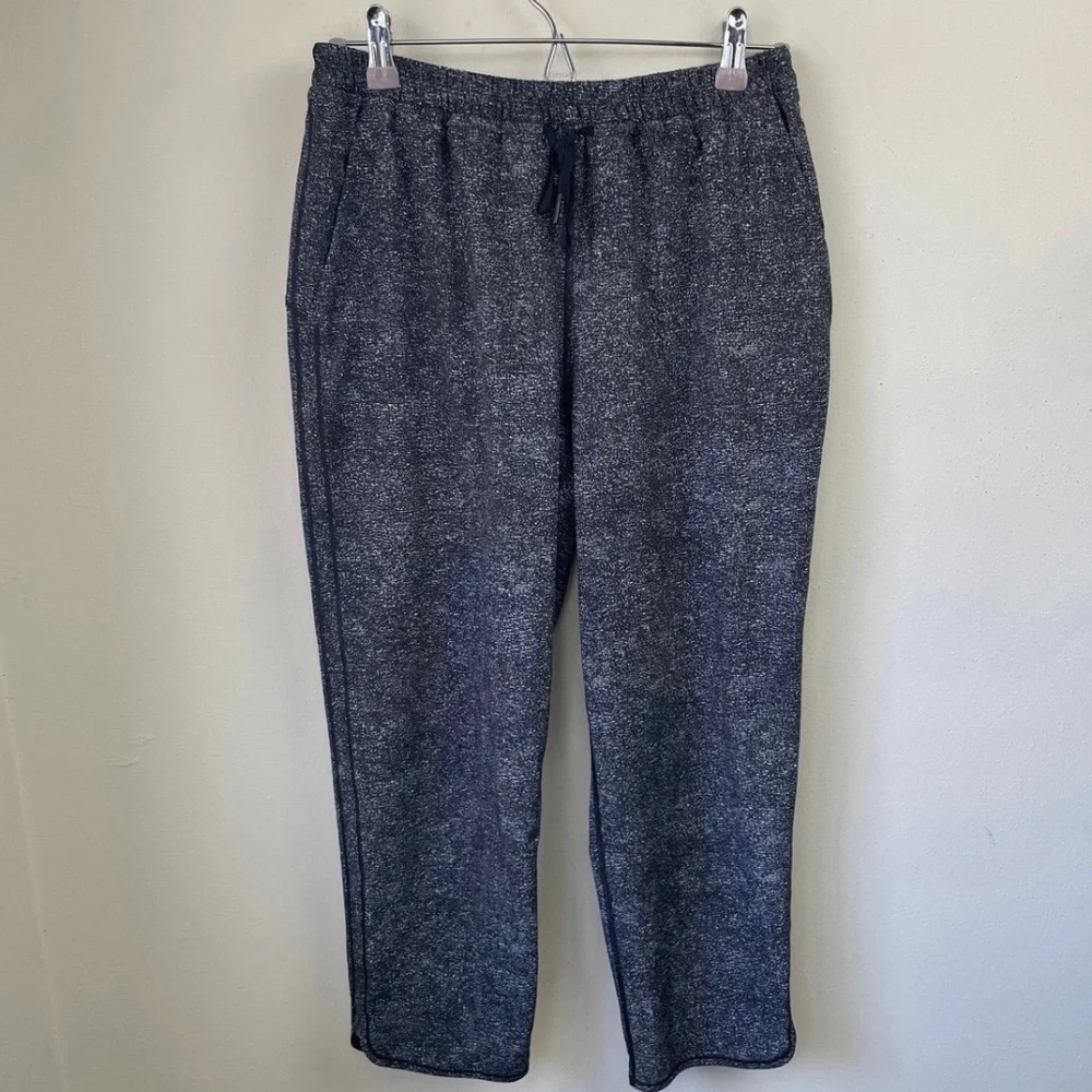 Lululemon Keep It Classic Crop White Noise Alpine White Black
